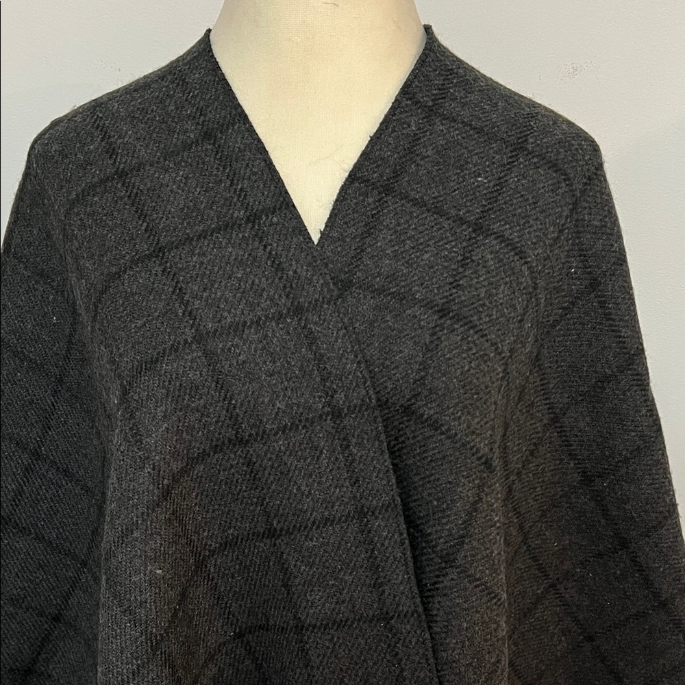 Elegant Black Plaid Women's Wrap Fringe Soft 100% Acrylic Versatile Layering - Picture 3 of 8